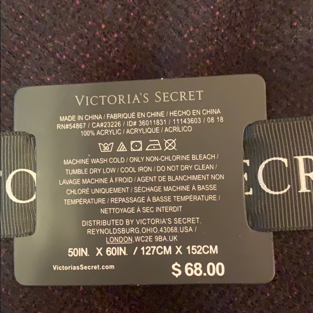 New with tags! Victoria’s Secret heart blanket - Picture 4 of 4
